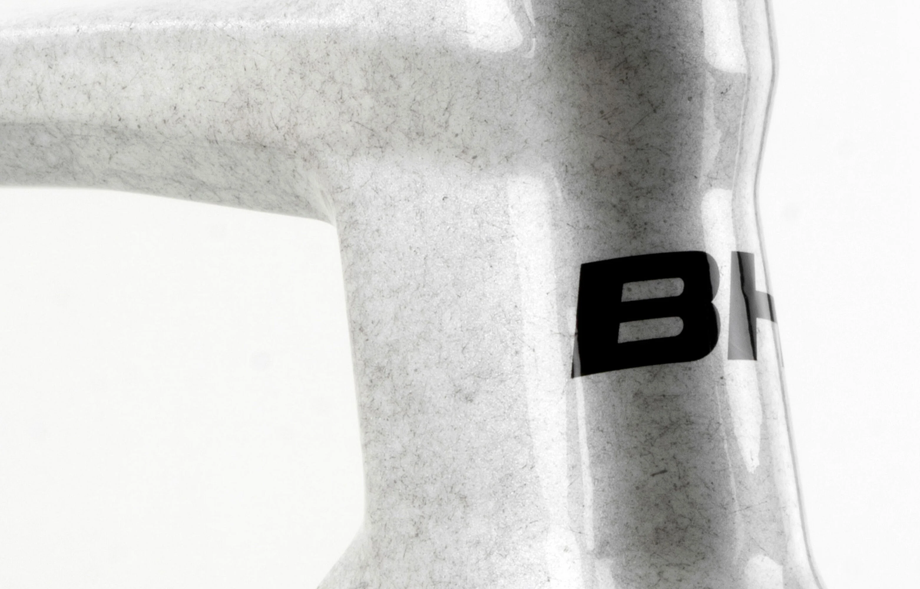 BH IRS1 CARBON 1.6 2027 Biely