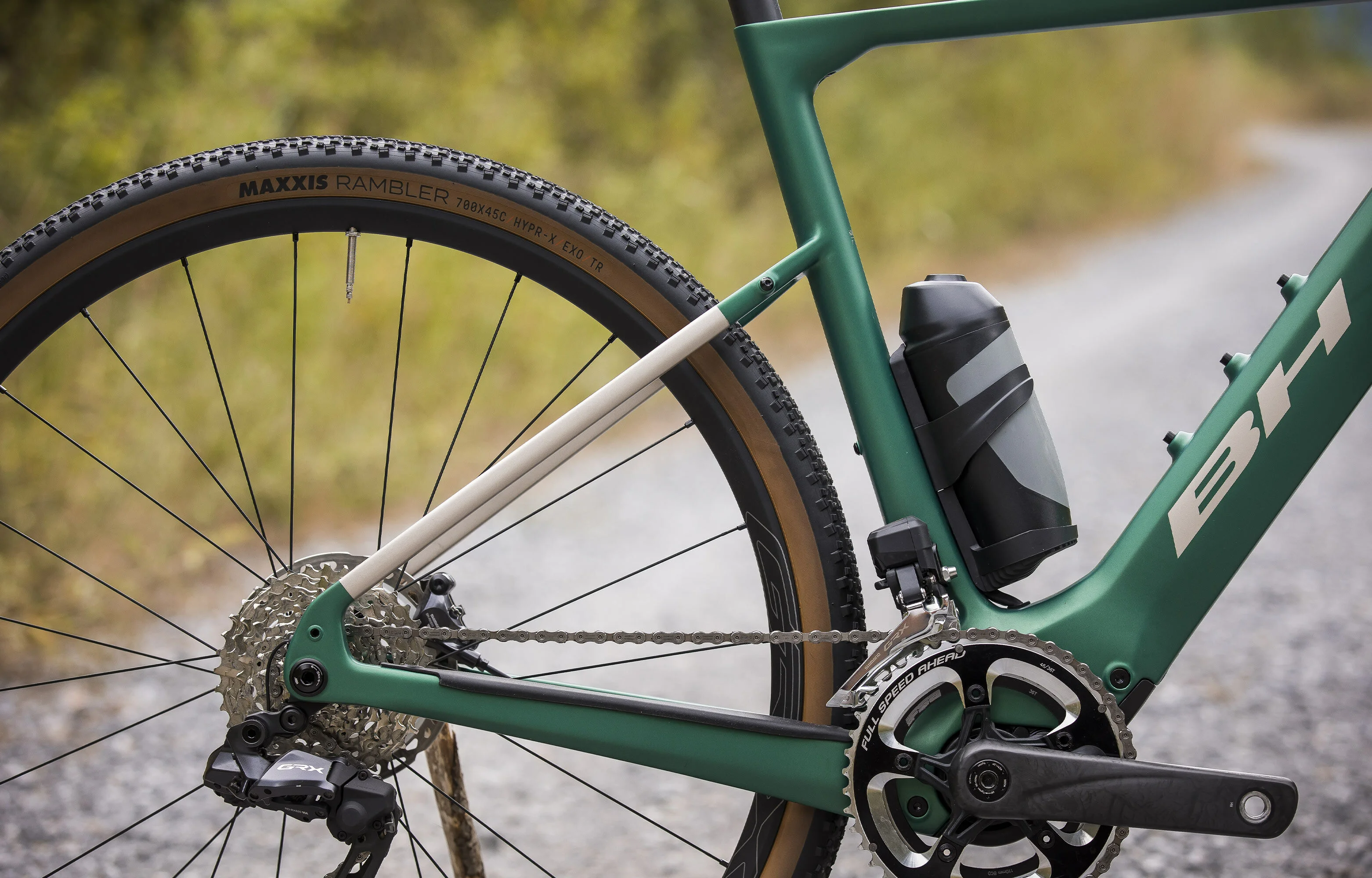 BH IGRAVELX CARBON 2.9 2027 Šedý