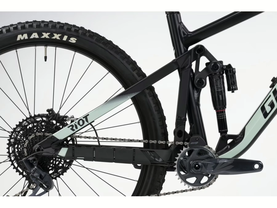 GHOST Riot AM AL 160/150 Universal Black/Green 2023 - M