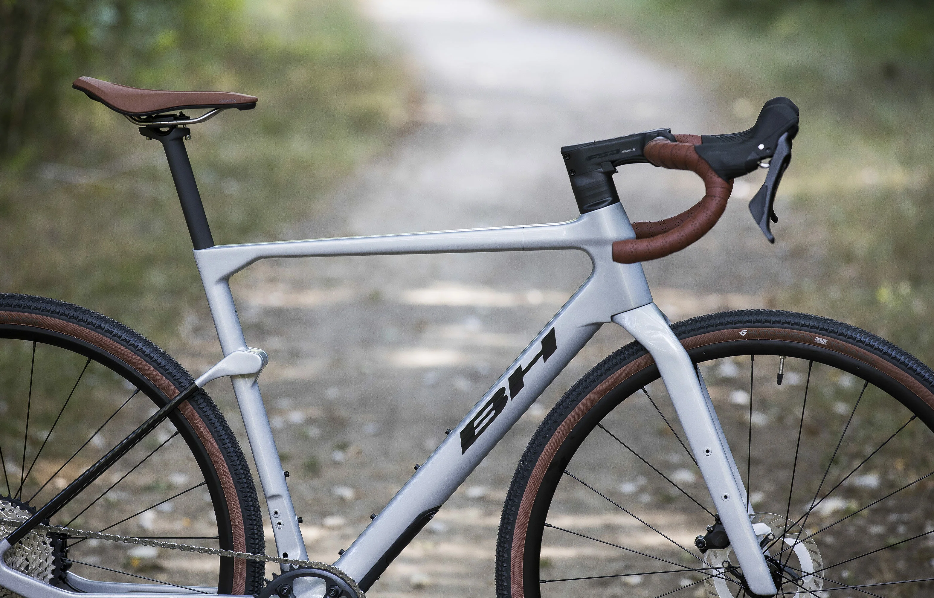 BH GRAVELX CARBON 2.0AT 2027 Šedý - M